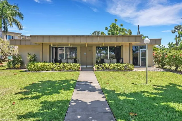 $1,650 | 2264 Winkler Avenue, Unit 202, Fort Myers, FL 33901