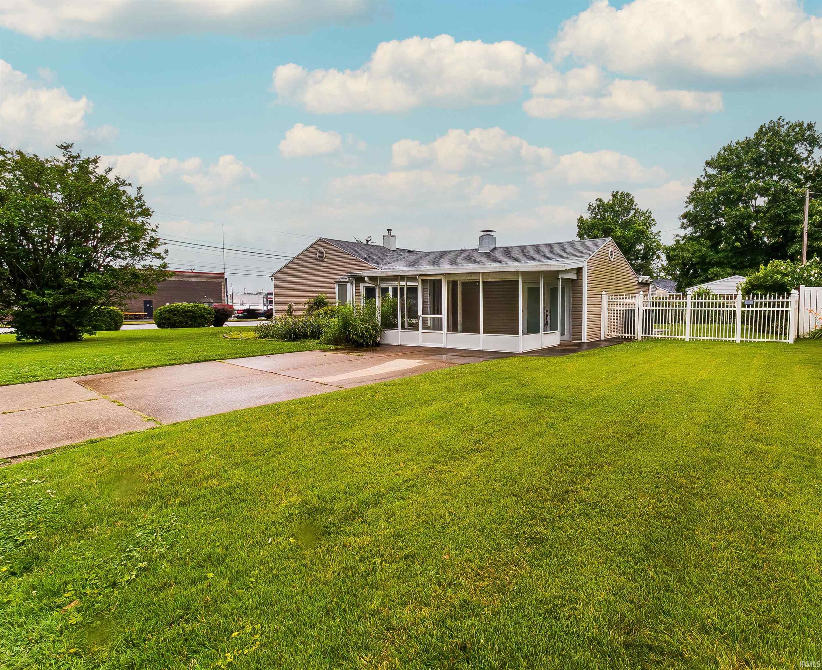 601 West Mill Road Evansville, IN 47710 - Photo 9 of 28