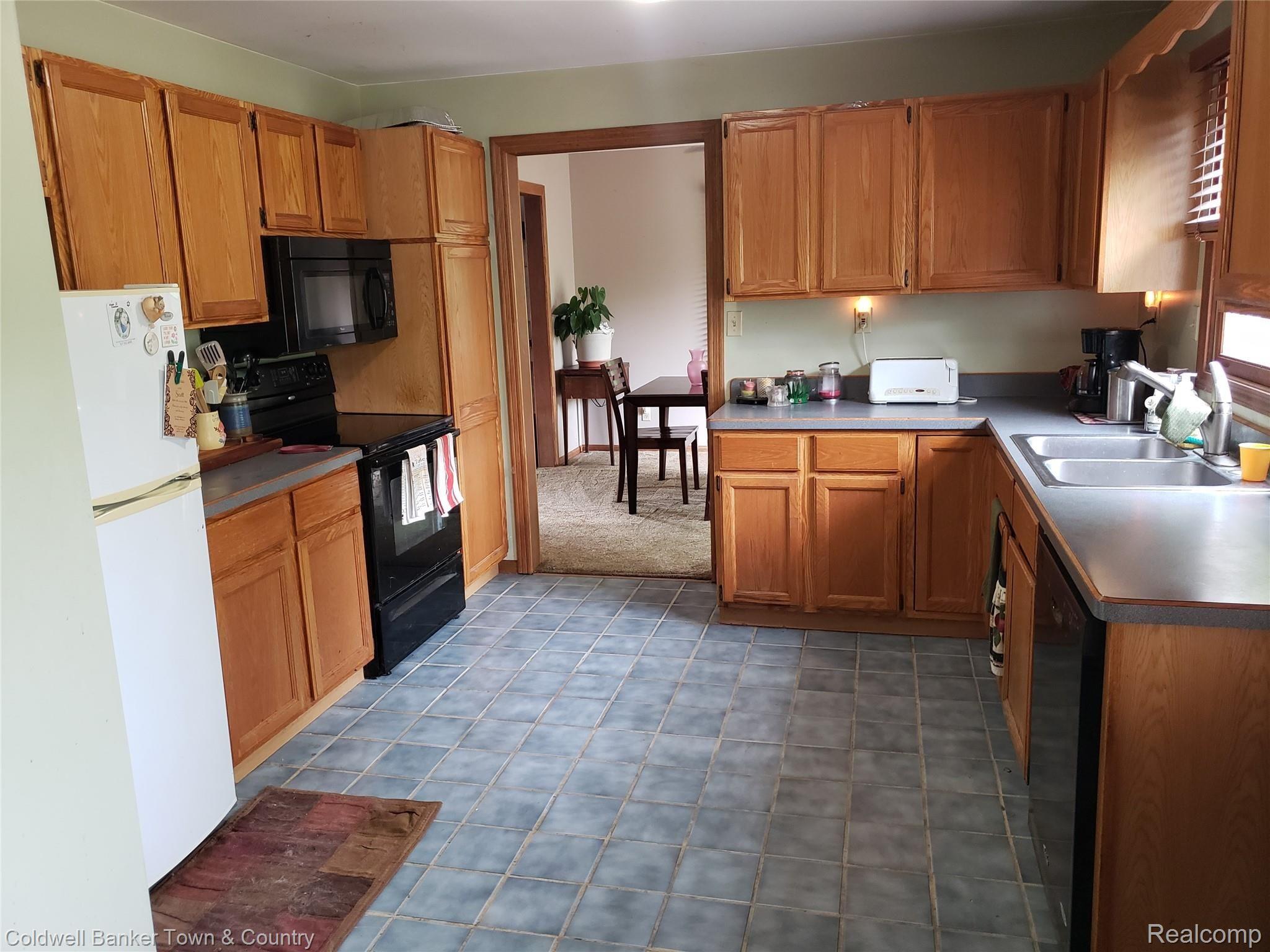 6988 Crofoot Road Fowlerville, MI 48836 - Photo 11 of 18 Kitchen
