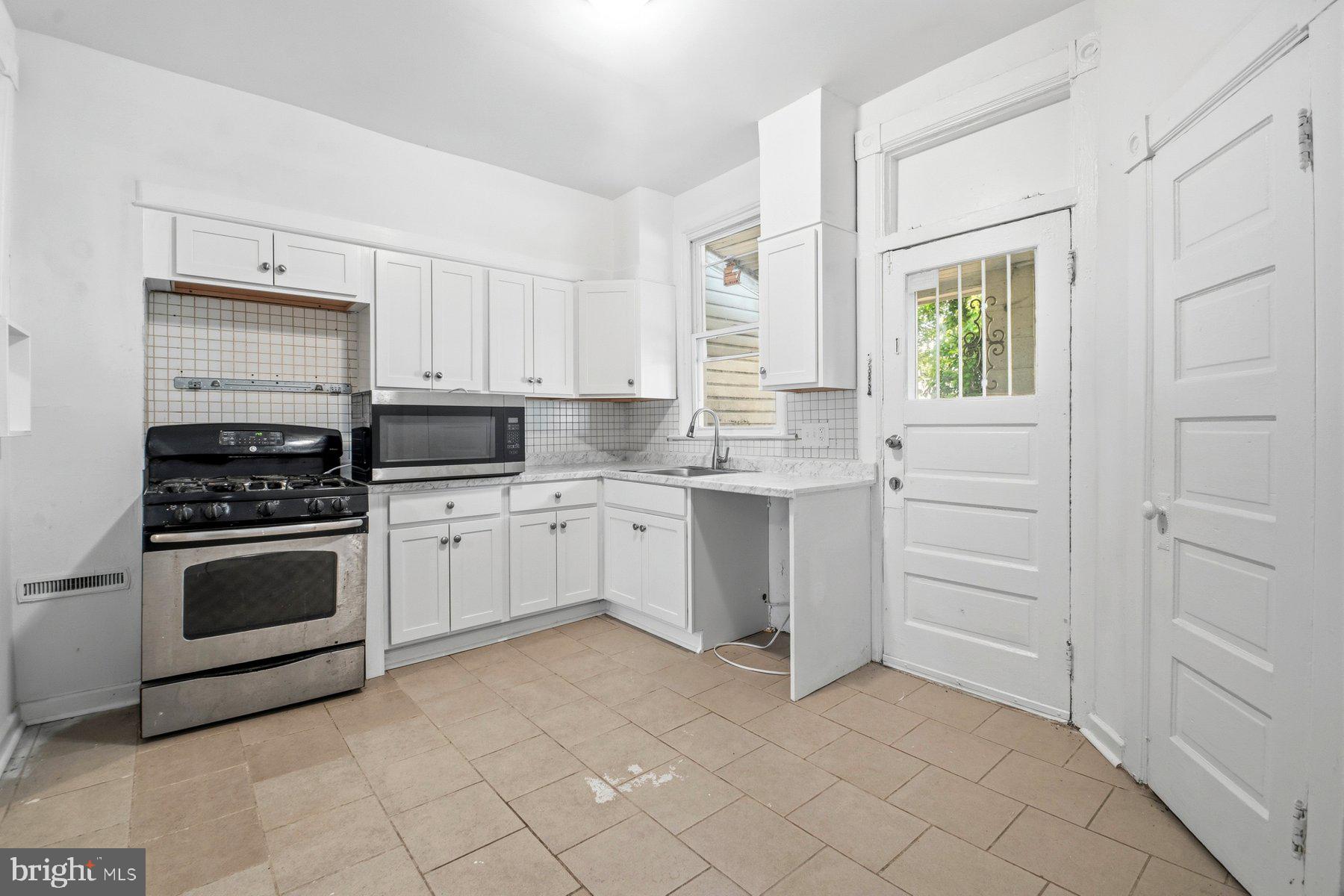 130 Collins Avenue Baltimore, MD 21229 - Photo 12 of 29