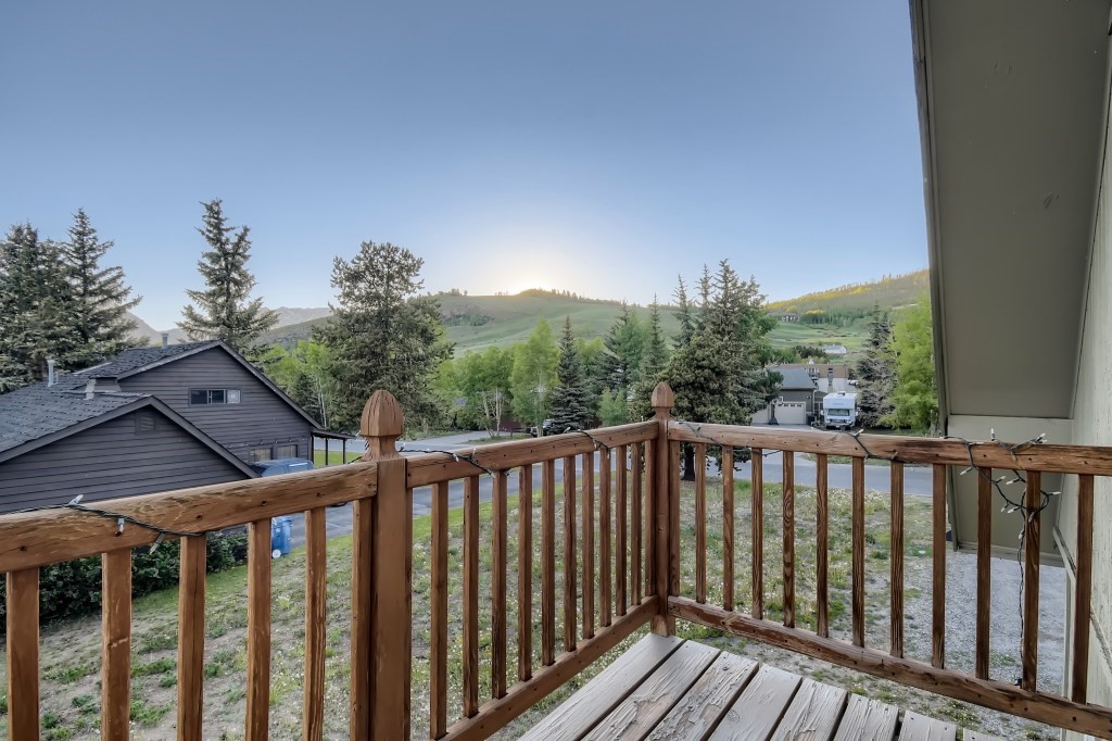 402 Alpine Road Dillon, CO 80435 - Photo 16 of 21 a balcony with wooden floor and fence