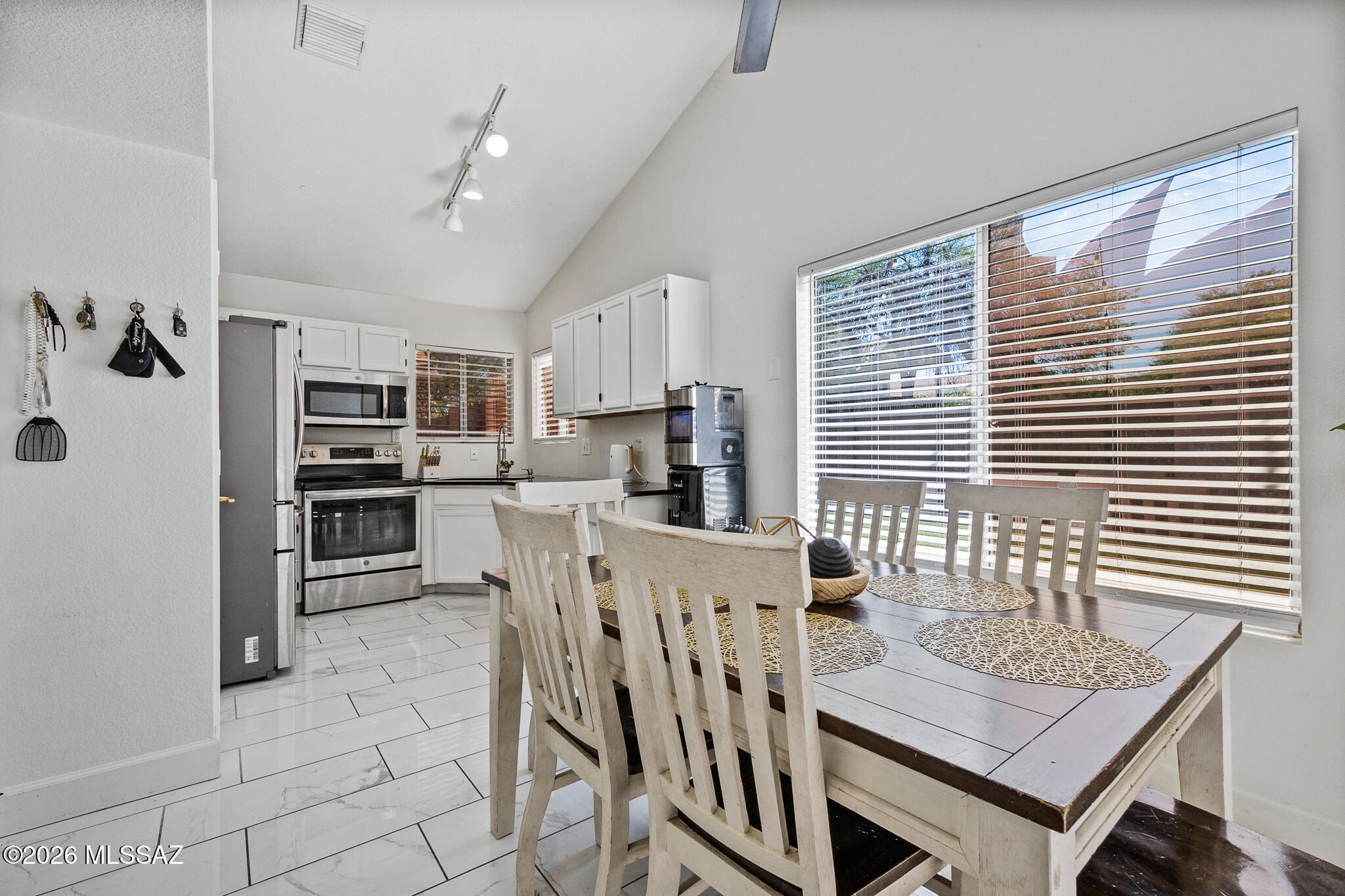 5418 South Wembly Road Tucson, AZ 85746 - Photo 15 of 28 Dining Area