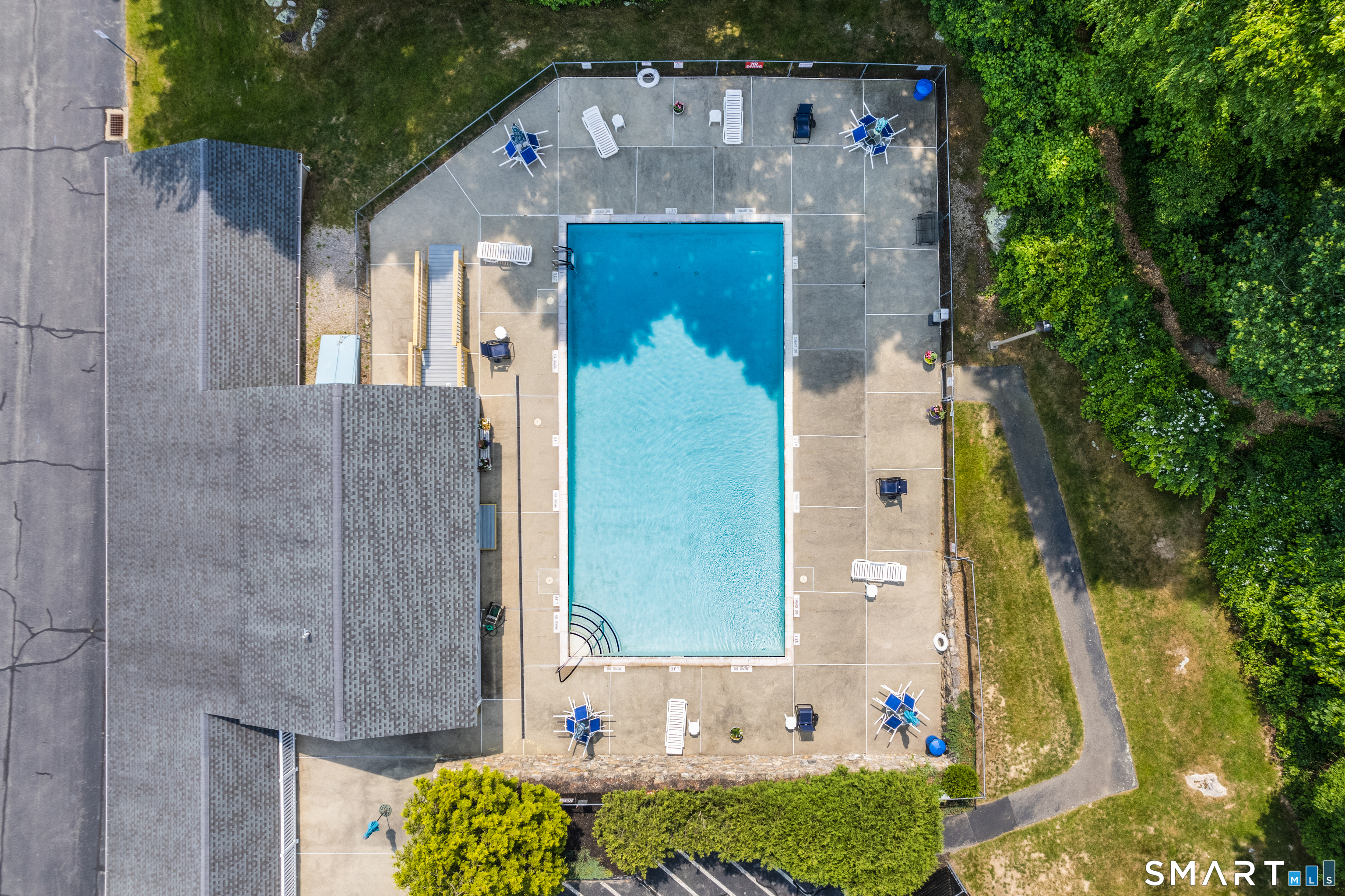 310 Boston Post Road, Unit 76 Waterford, CT 06385 - Photo 39 of 40 an aerial view of a house with a yard