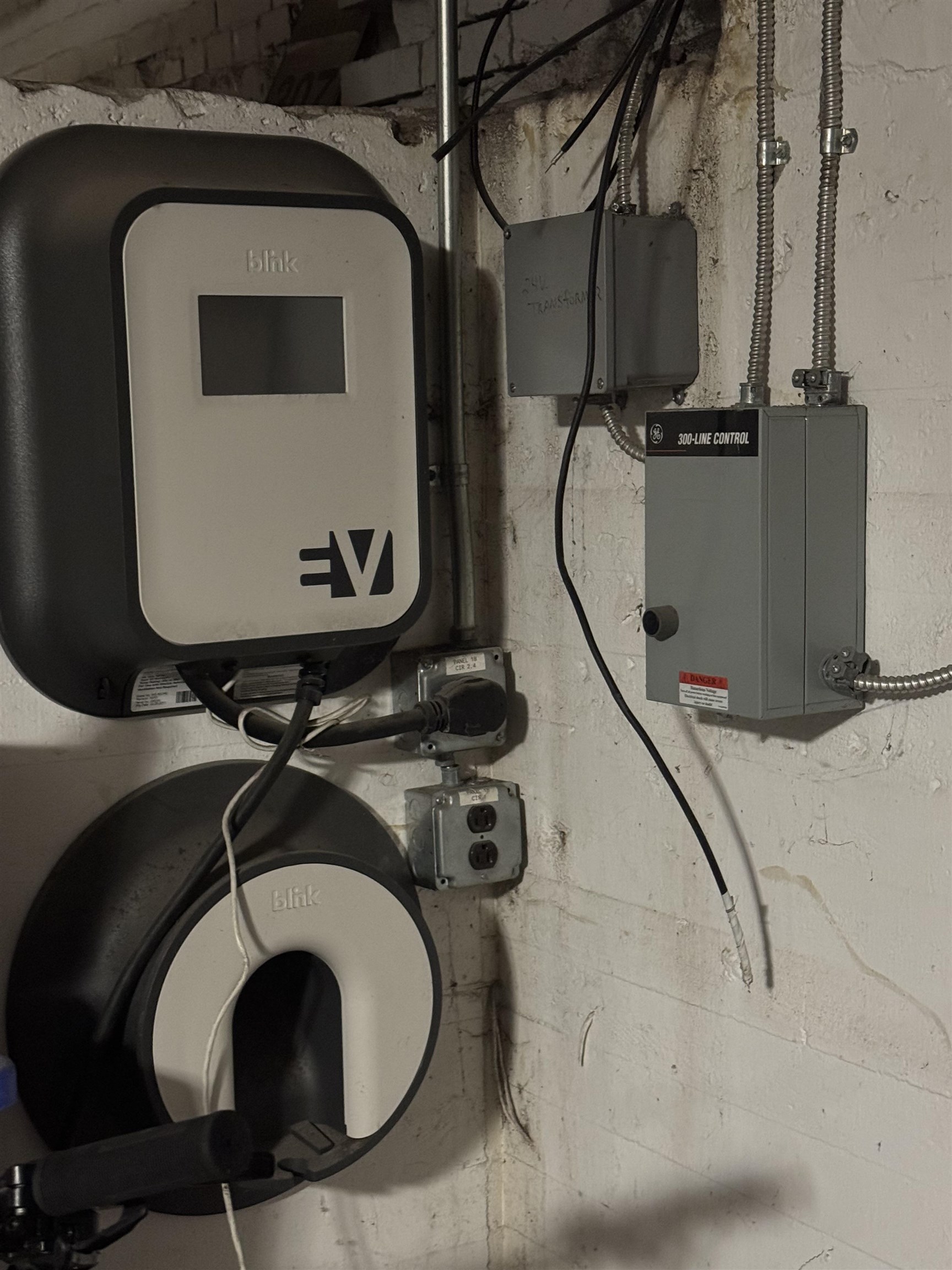 435 South Front Street, Unit 307 Memphis, TN 38103 - Photo 39 of 40 a bathroom with a sink and mirror