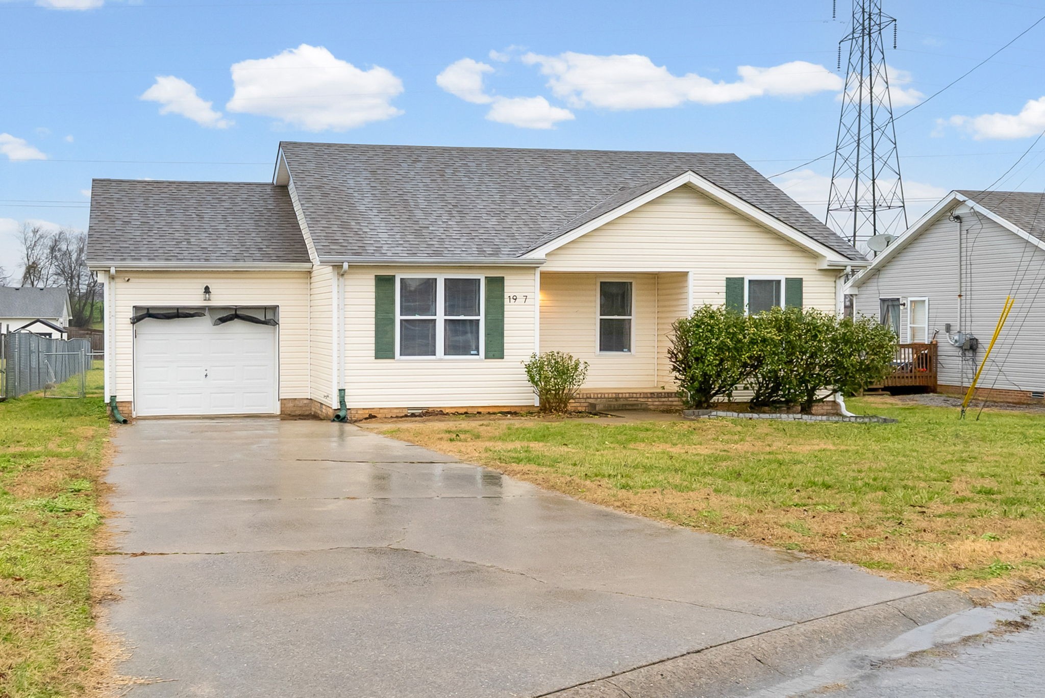 1957 Timberline Circle Oak Grove, KY 42262 - Photo 2 of 29 a front view of a house with garden