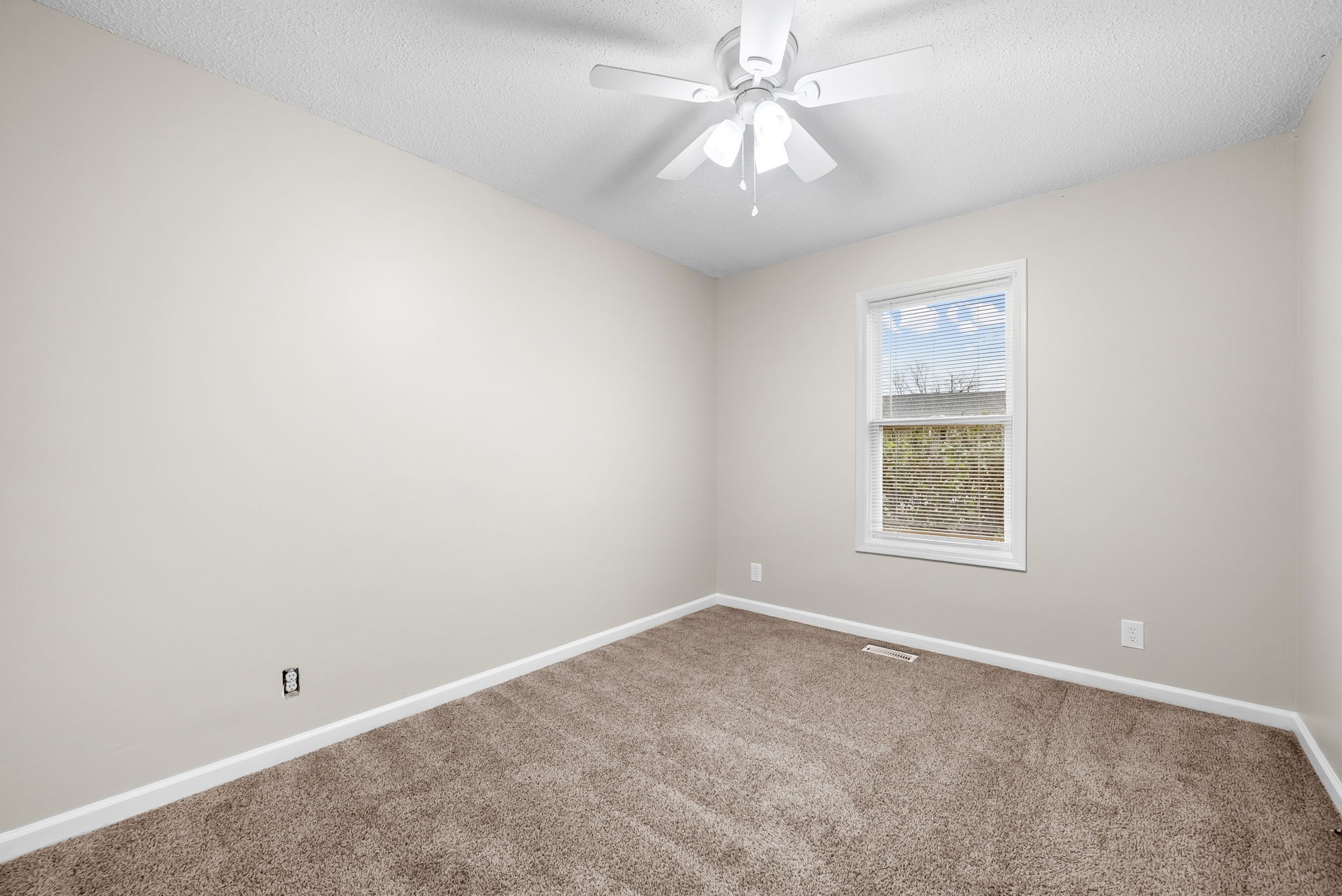 1957 Timberline Circle Oak Grove, KY 42262 - Photo 22 of 29 an empty room with a fan & a window