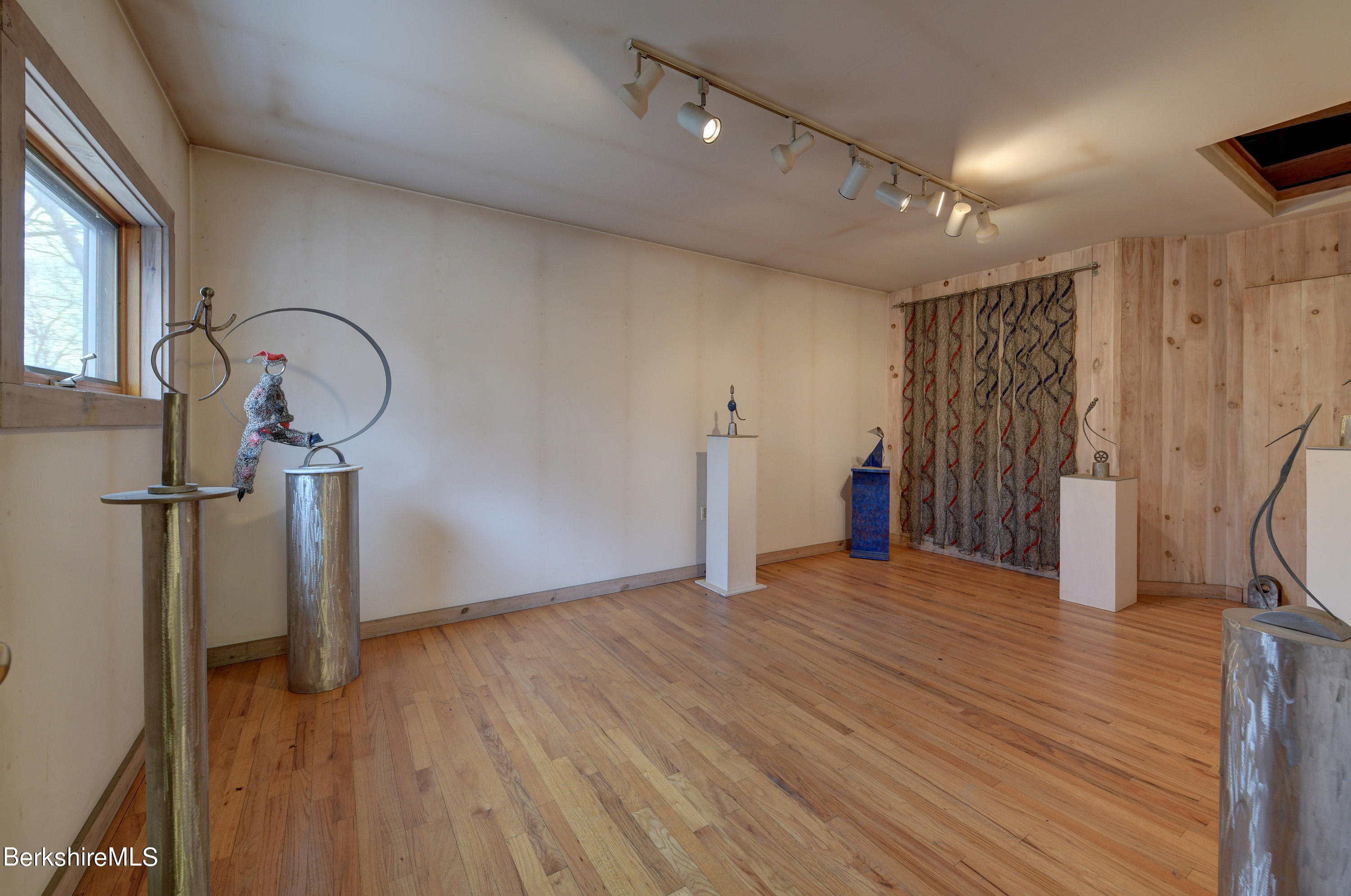 481 Shunpike Road Sheffield, MA 01257 - Photo 25 of 36 73 Workshop Second Floor Exhibit Room On