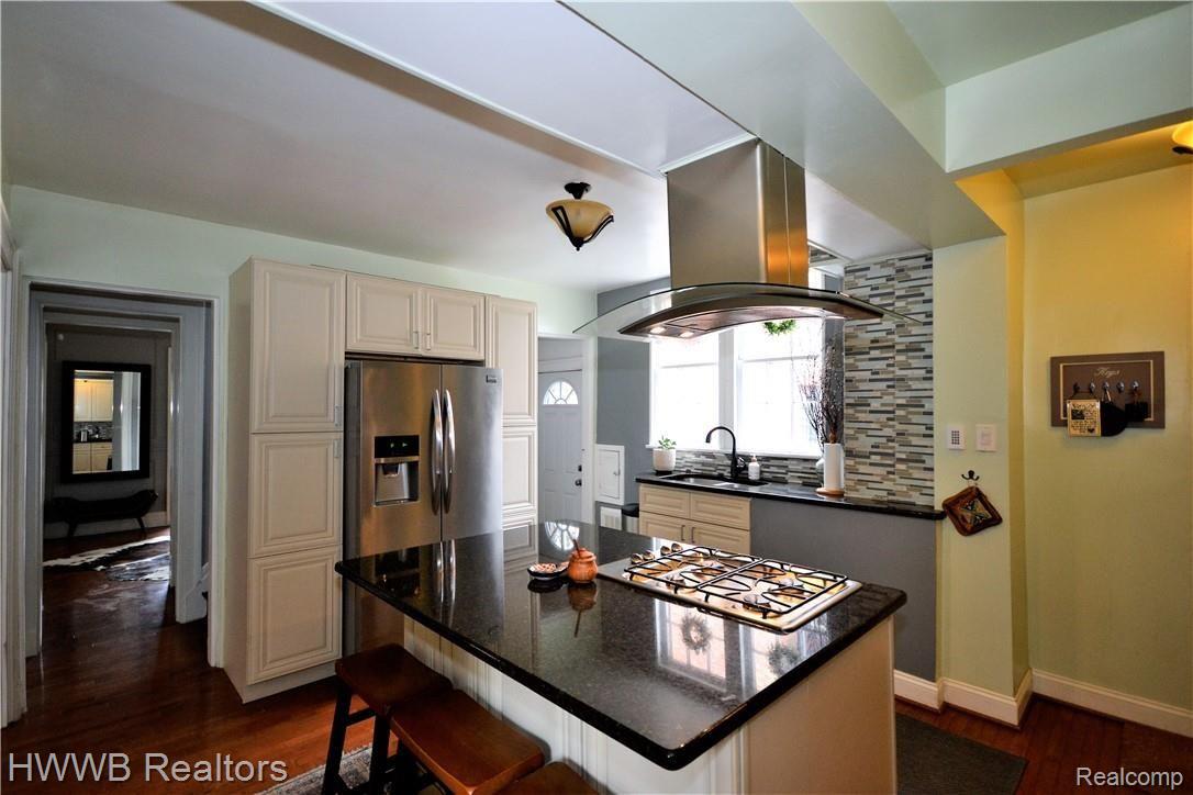 2460 Seminole Street Detroit, MI 48214 - Photo 9 of 31 Kitchen