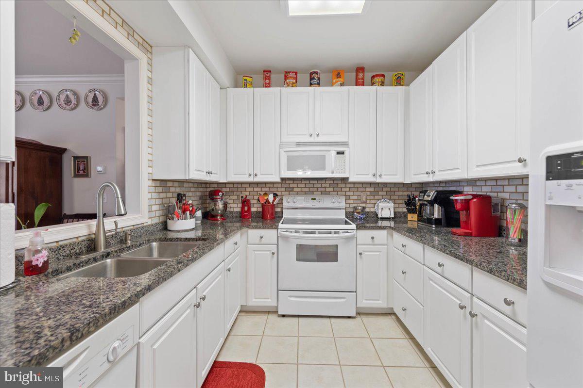 30611 Cedar Neck Road, Unit 2201 Ocean View, DE 19970 - Photo 11 of 60 Gorgeous kitchen with granite counters