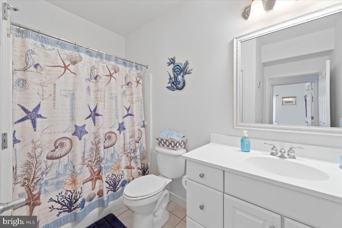 30611 Cedar Neck Road, Unit 2201 Ocean View, DE 19970 - Photo 23 of 60 Full size hallway bathroom