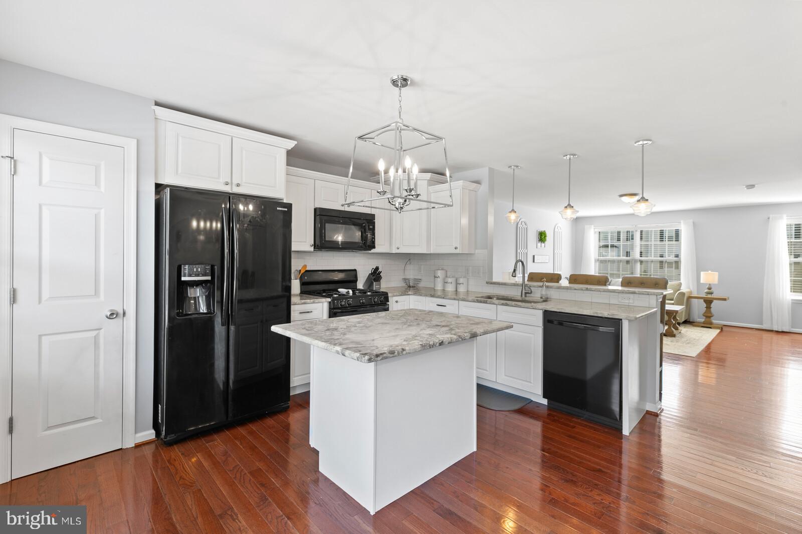 3 Nicole Court Deptford, NJ 08096 - Photo 3 of 29