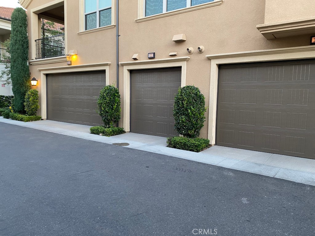 122 Overbrook Irvine, CA 92620 - Photo 13 of 17 Garage