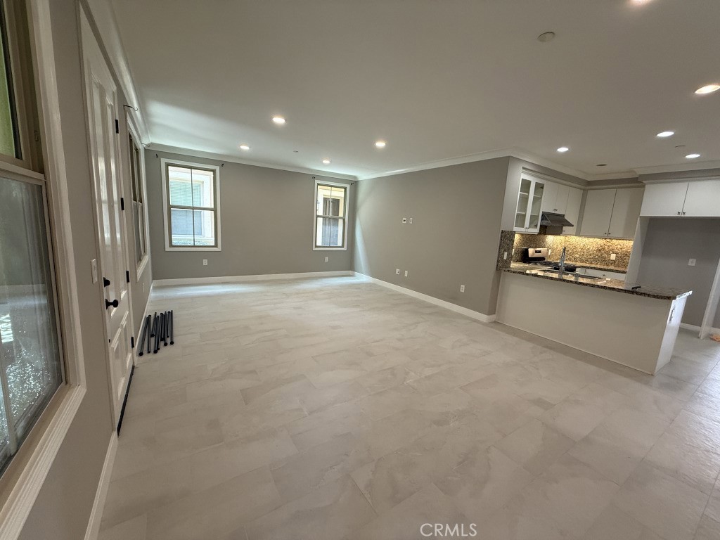 122 Overbrook Irvine, CA 92620 - Photo 4 of 17 Living and Dining