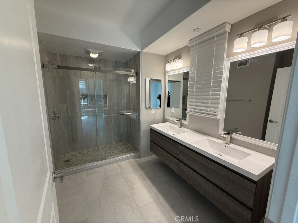 122 Overbrook Irvine, CA 92620 - Photo 9 of 17 Master Bath