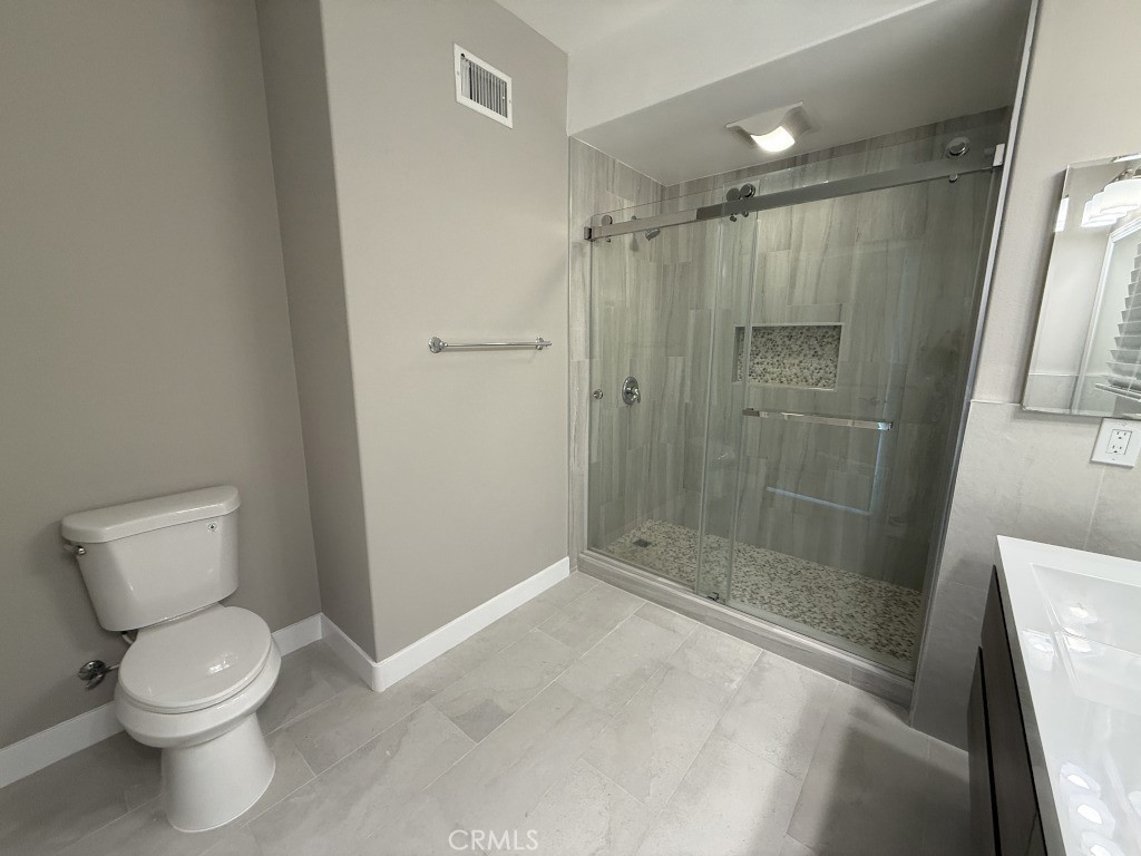 122 Overbrook Irvine, CA 92620 - Photo 10 of 17 Master Bath