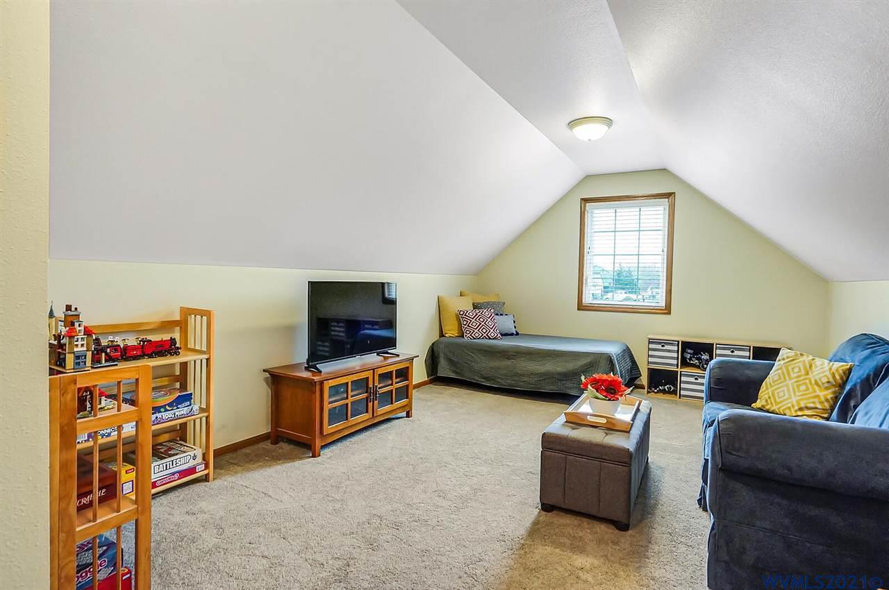 2077 Chase Loop Southwest Albany, OR 97321 - Photo 29 of 42