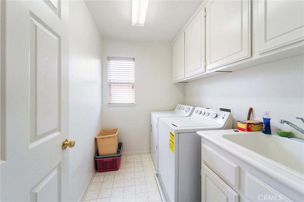 17191 Greentree Drive Riverside, CA 92503 - Photo 36 of 53 a utility room with closet dryer and washer