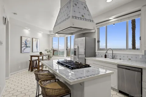 $8,295,000 | 8390 Prestwick Drive, La Jolla, CA 92037