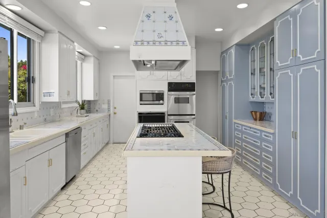 $8,295,000 | 8390 Prestwick Drive, La Jolla, CA 92037