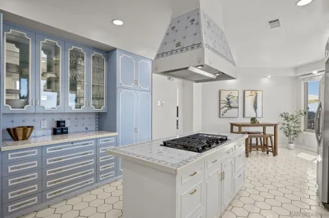 $8,295,000 | 8390 Prestwick Drive, La Jolla, CA 92037