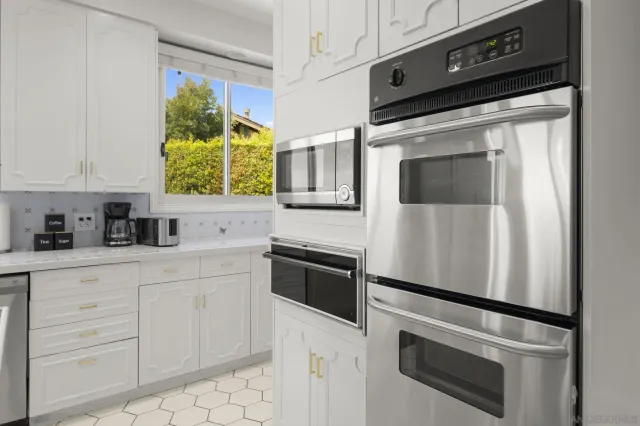 $8,295,000 | 8390 Prestwick Drive, La Jolla, CA 92037