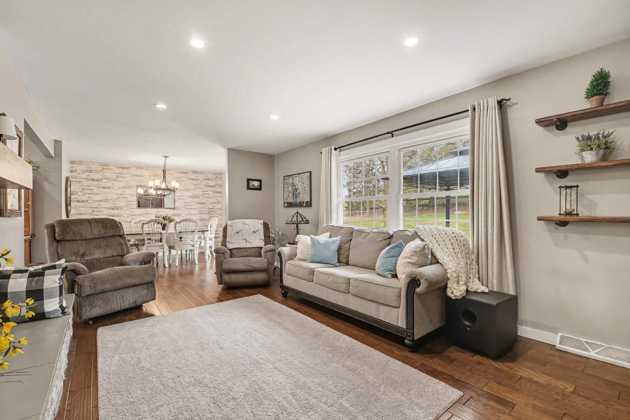 254 Ridgewood Court Ionia, MI 48846 - Photo 3 of 20 004_file_9403