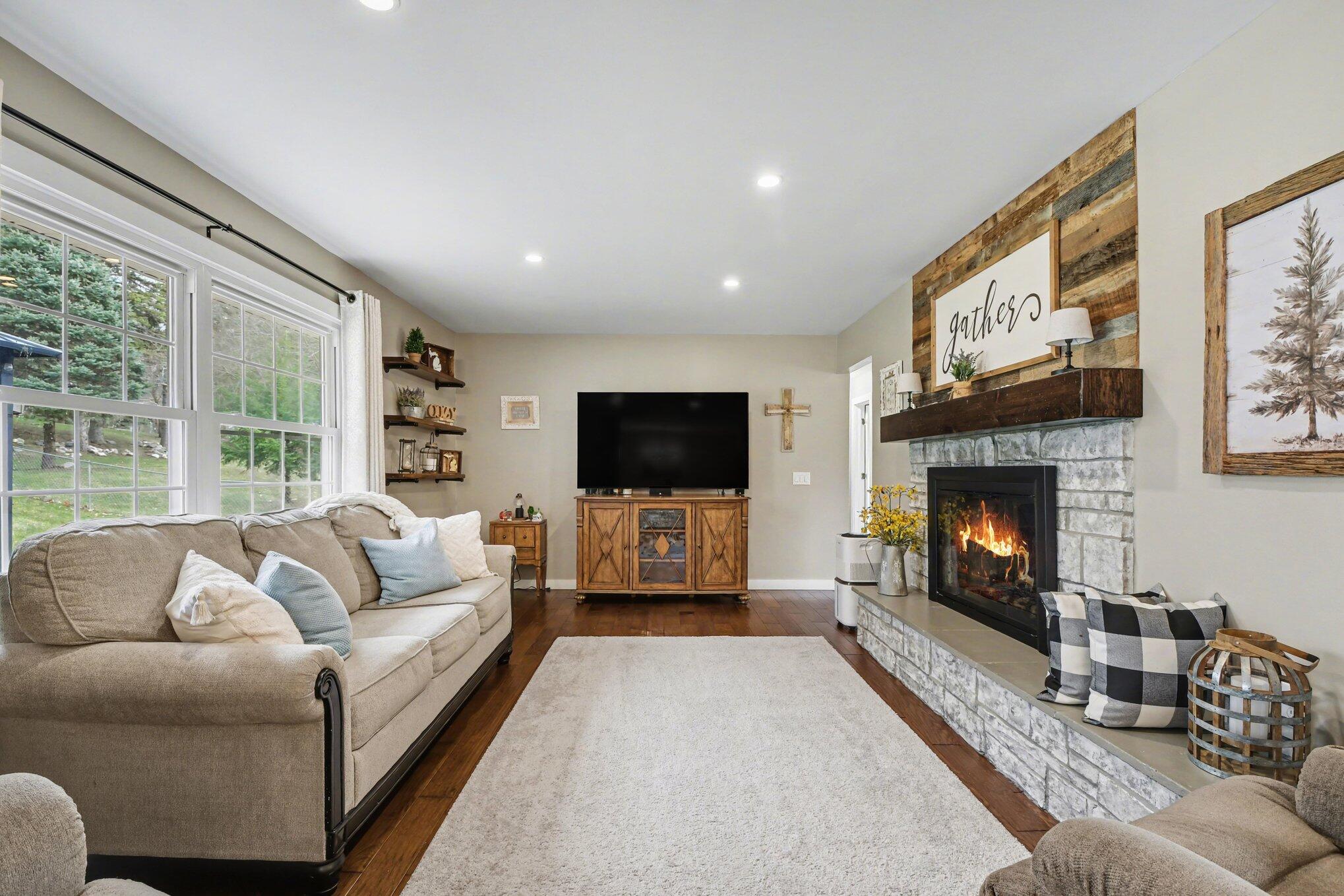 254 Ridgewood Court Ionia, MI 48846 - Photo 4 of 20 005_file_9831