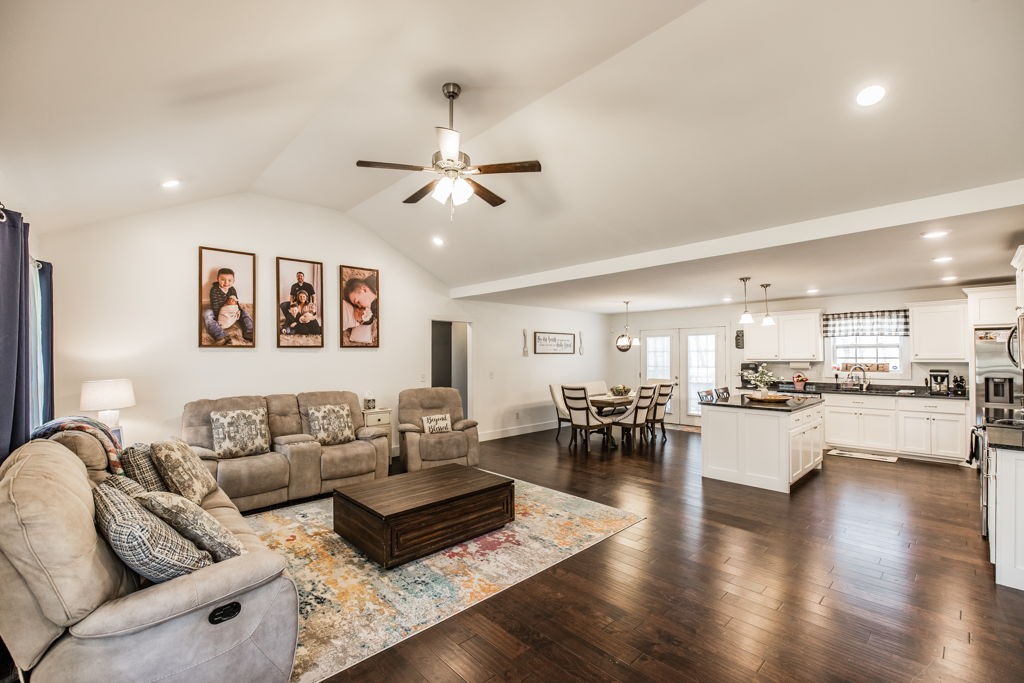 1007 Smiley Troutt Road Bethpage, TN 37022 - Photo 2 of 24