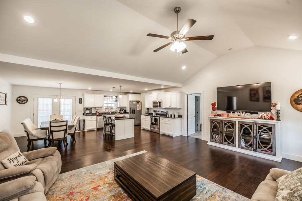 1007 Smiley Troutt Road Bethpage, TN 37022 - Photo 3 of 24