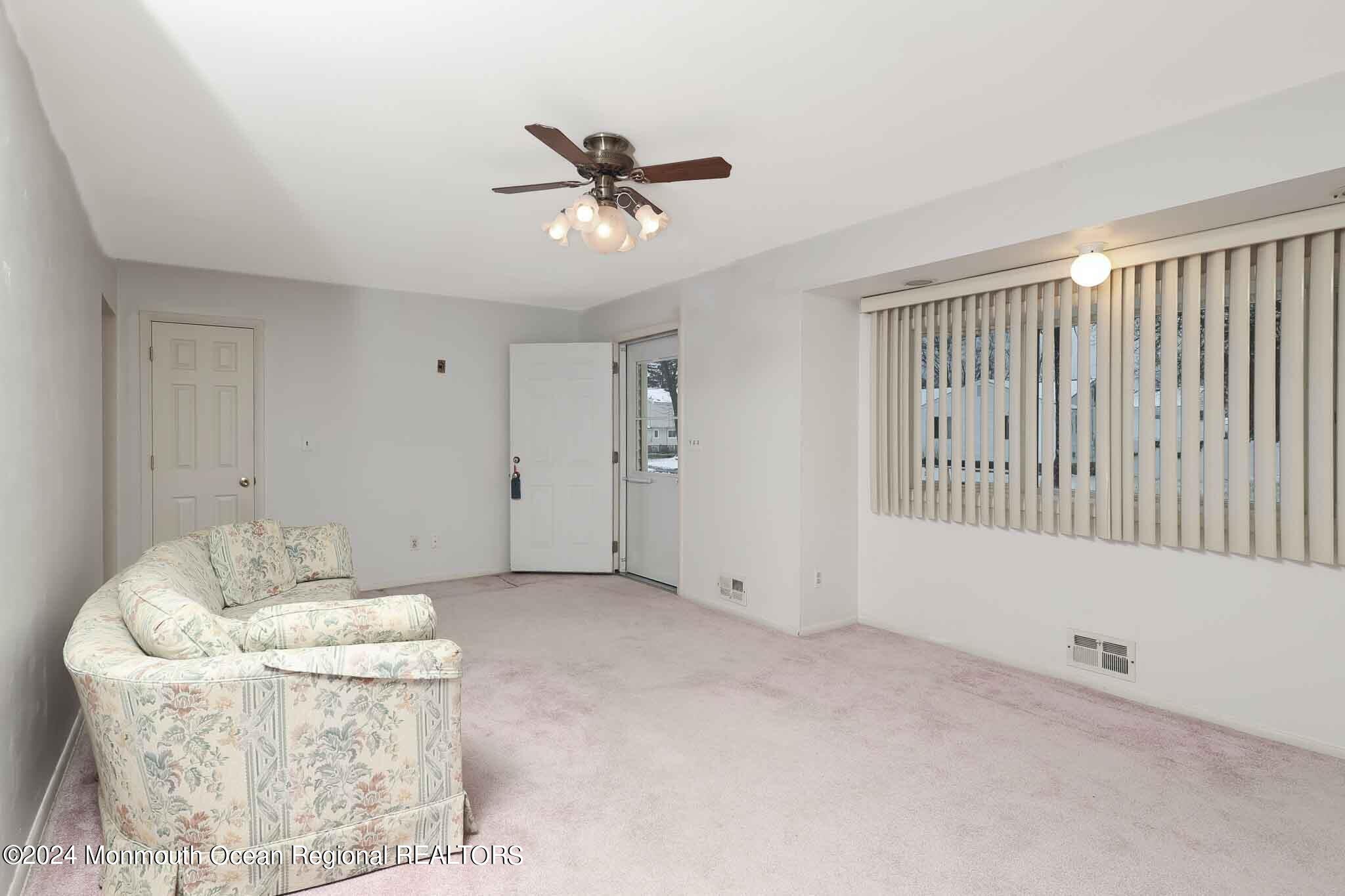 ROBERTA Living Room 3