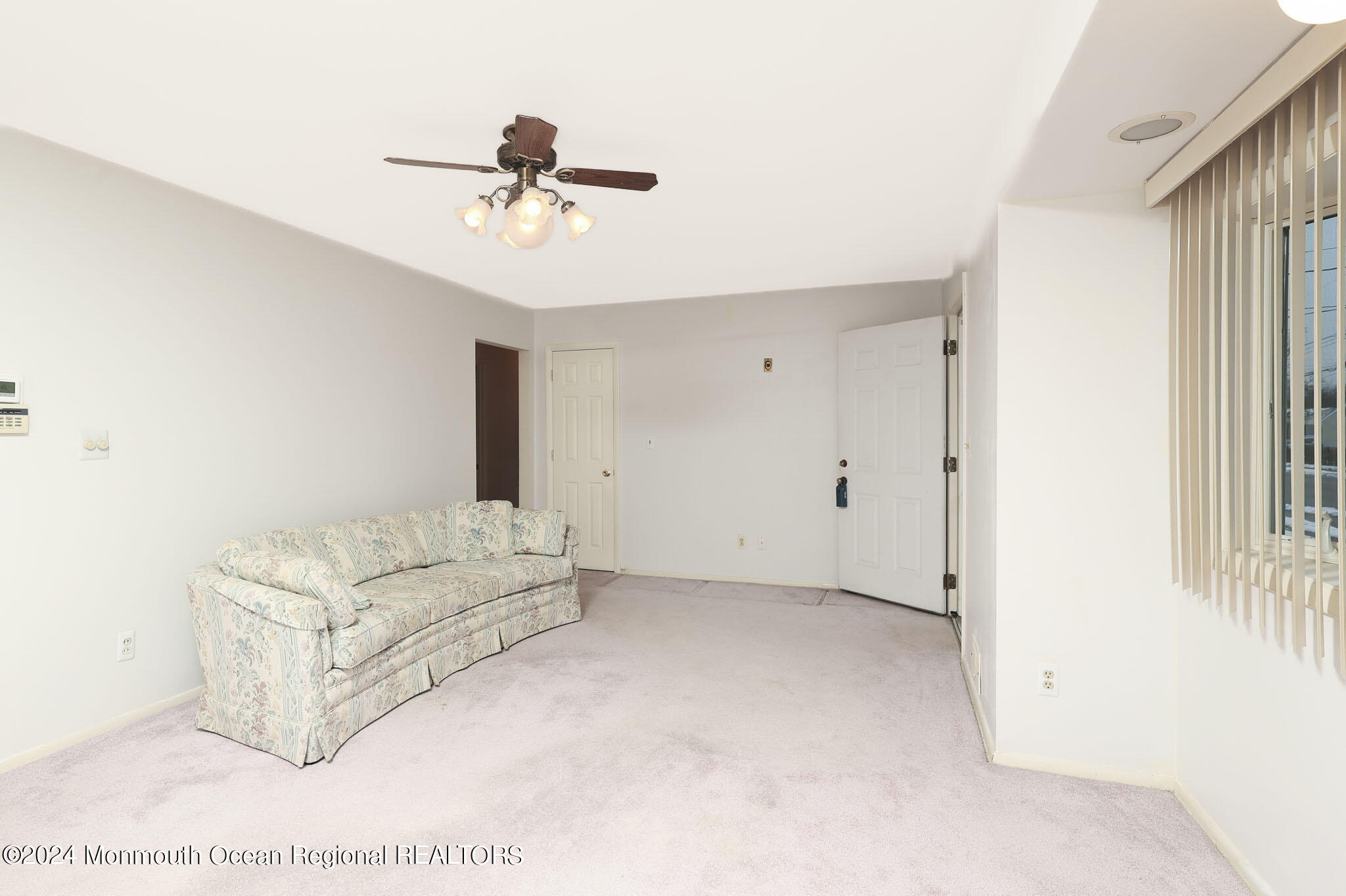 ROBERTA Living Room 2