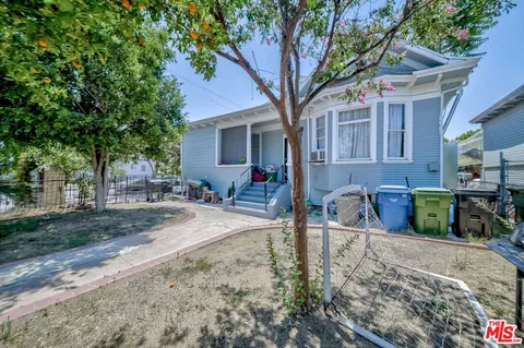 a house view with a outdoor space