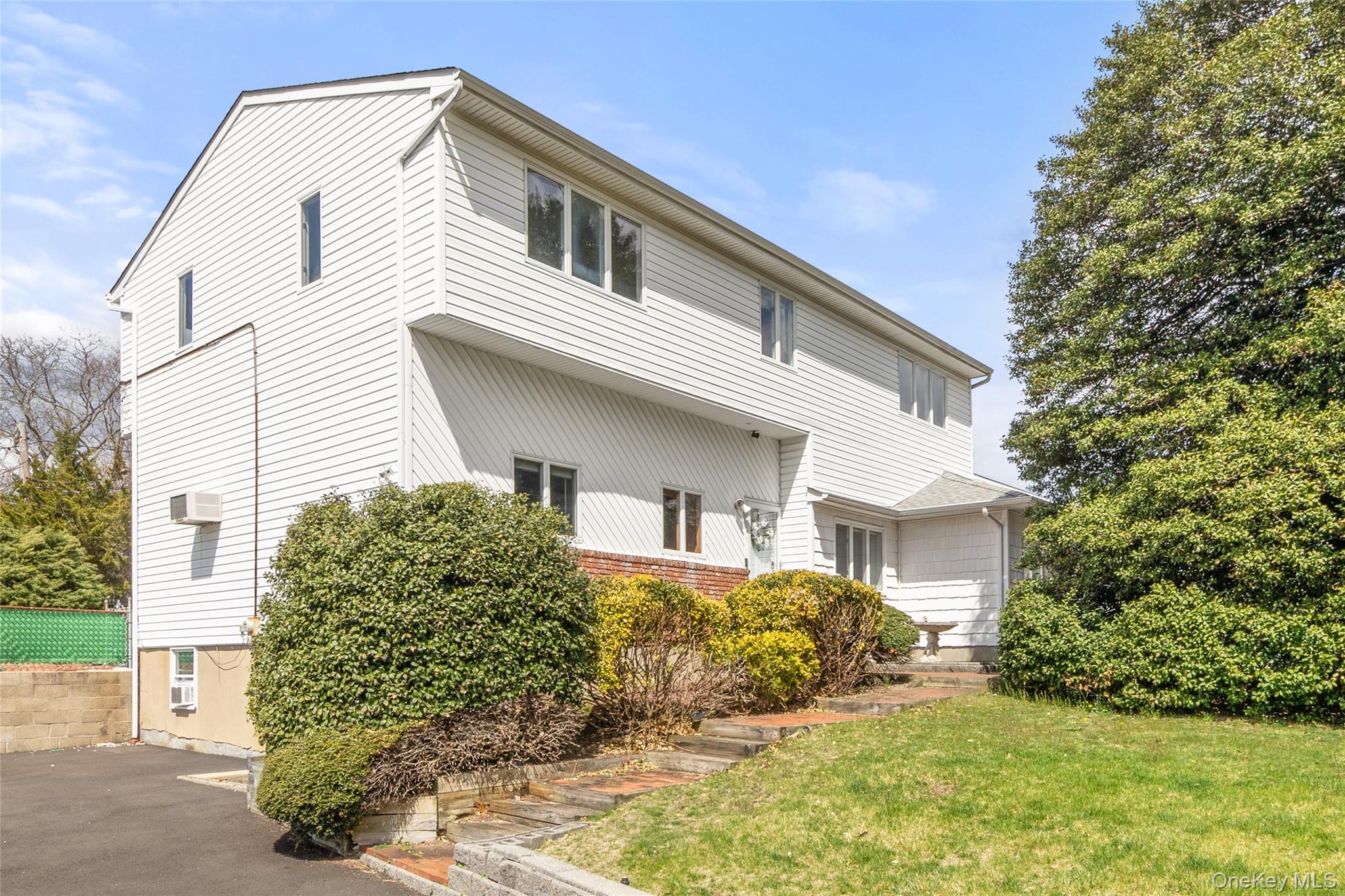 69 Amsterdam Road Smithtown, NY 11787 - Photo 1 of 22