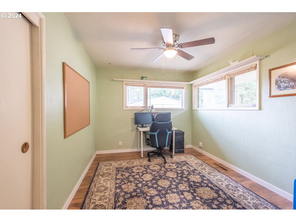 265 Berry Street Lebanon, OR 97355 - Photo 28 of 43 Gallery Image 28