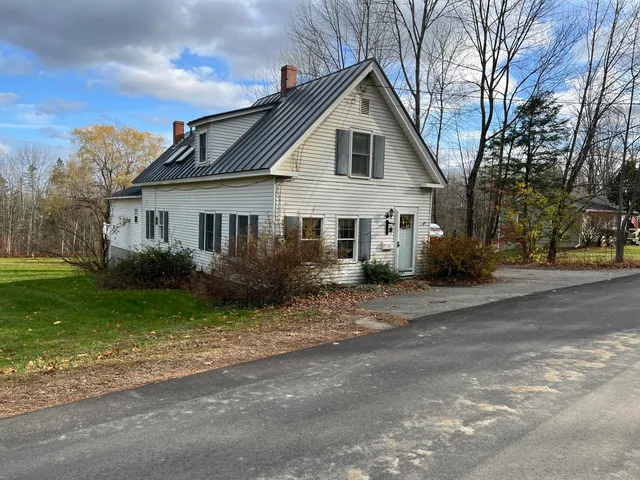 $299,000 | 163 Oak Street, Oakland, ME 04963