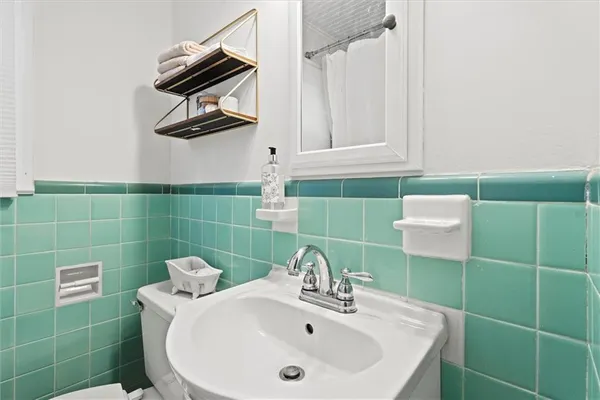 $265,000 | 8242 Belleview Avenue, Kansas City, MO 64114