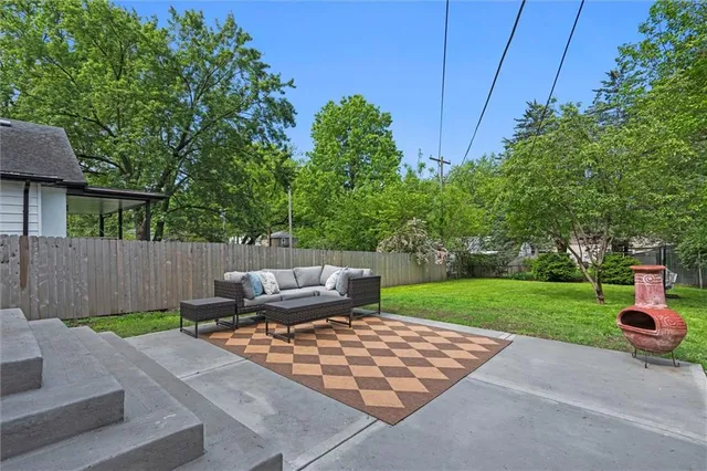 $275,000 | 8242 Belleview Avenue, Kansas City, MO 64114