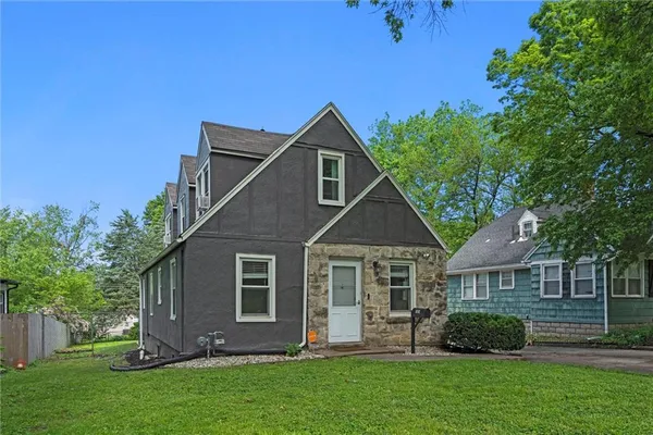 $265,000 | 8242 Belleview Avenue, Kansas City, MO 64114