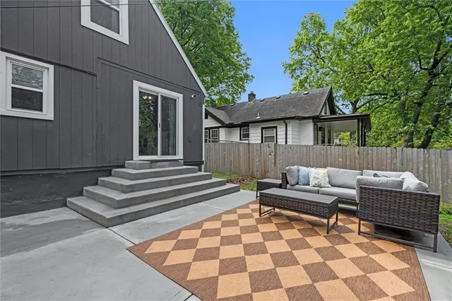 $275,000 | 8242 Belleview Avenue, Kansas City, MO 64114