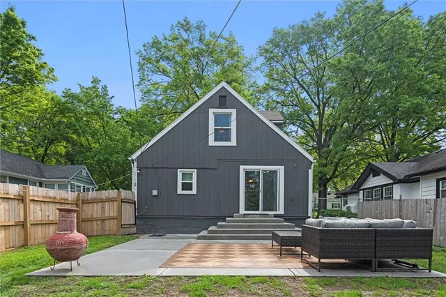 $275,000 | 8242 Belleview Avenue, Kansas City, MO 64114