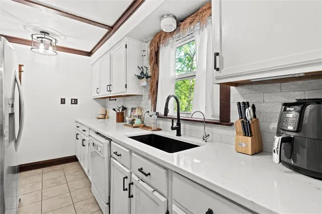 $275,000 | 8242 Belleview Avenue, Kansas City, MO 64114