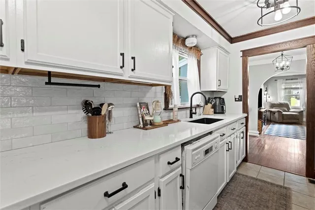 $275,000 | 8242 Belleview Avenue, Kansas City, MO 64114