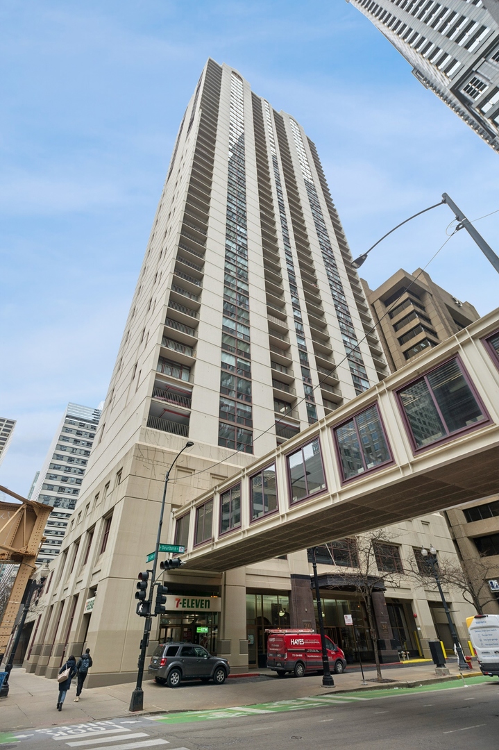 200 North Dearborn Street, Unit 4301 Chicago, IL 60601 - Photo 1 of 21 a front view of a building