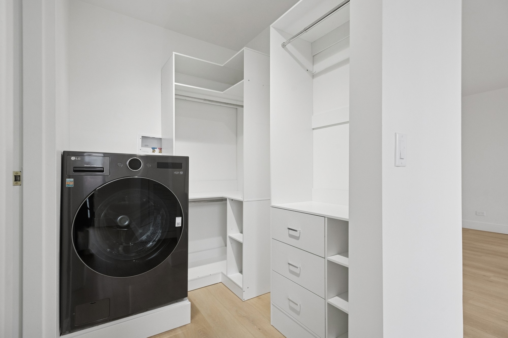 200 North Dearborn Street, Unit 4301 Chicago, IL 60601 - Photo 12 of 21 a utility room with dryer and washer