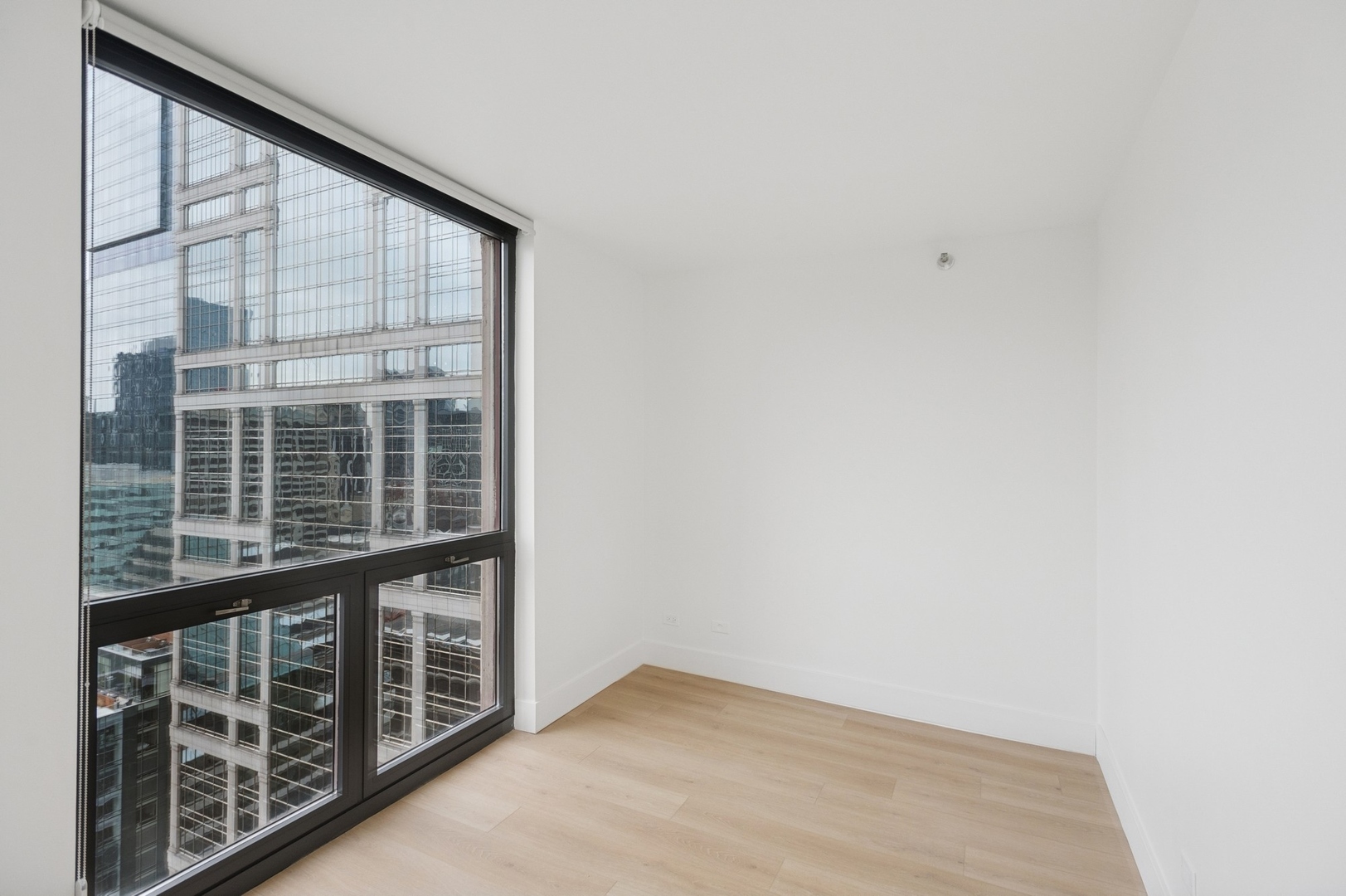 200 North Dearborn Street, Unit 4301 Chicago, IL 60601 - Photo 8 of 21 a view of empty room with windows