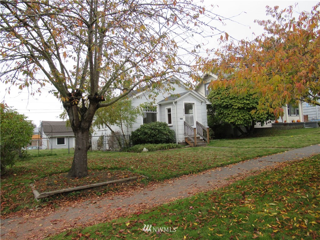 3310 Rockefeller Avenue Everett, WA 98201 - Photo 1 of 17