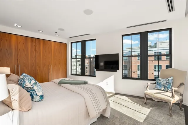 $2,498,000 | 9 West Broadway, Unit 618, Boston, MA 02127