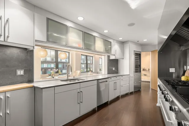 $2,498,000 | 9 West Broadway, Unit 618, Boston, MA 02127