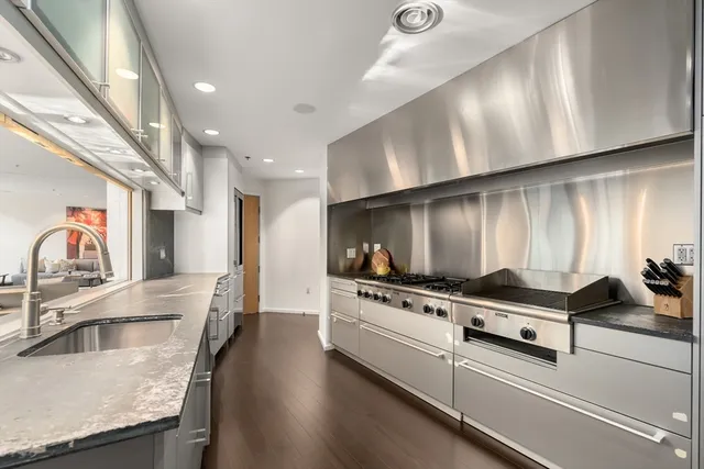 $2,498,000 | 9 West Broadway, Unit 618, Boston, MA 02127