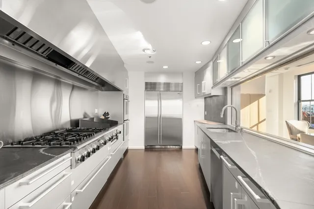 $2,498,000 | 9 West Broadway, Unit 618, Boston, MA 02127